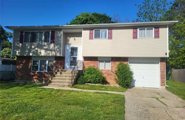 39 Melrose Avenue - 39 Melrose Avenue, East Massapequa, NY 11758