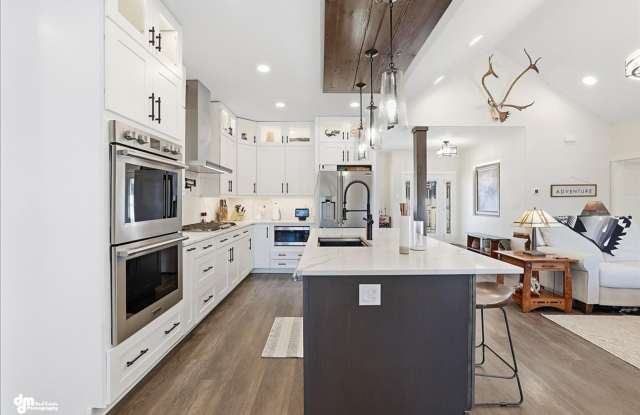 LONG TERM LUXURY RENTAL Gallery 4