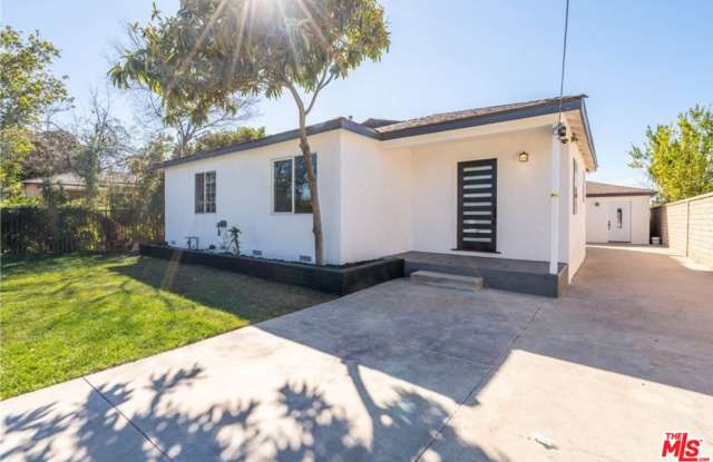 1032 MOTT ST - 1032 Mott Street, San Fernando, CA 91340