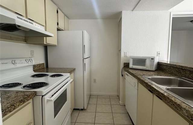 7125 NW 186th St photos photos