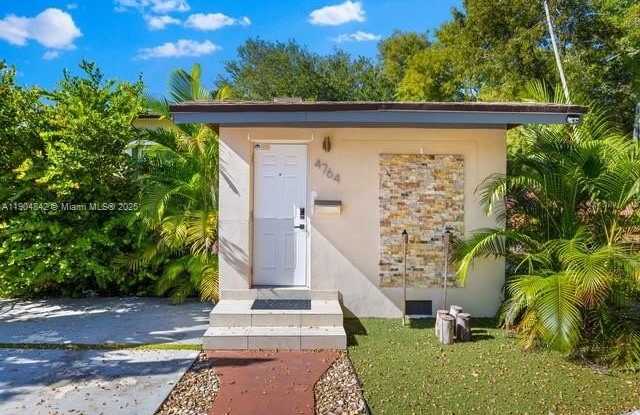 4764 NW 11th Ave photos photos