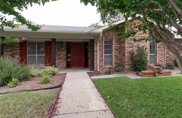 2922 Country Place Court - 2922 Country Place Court, Carrollton, TX 75006