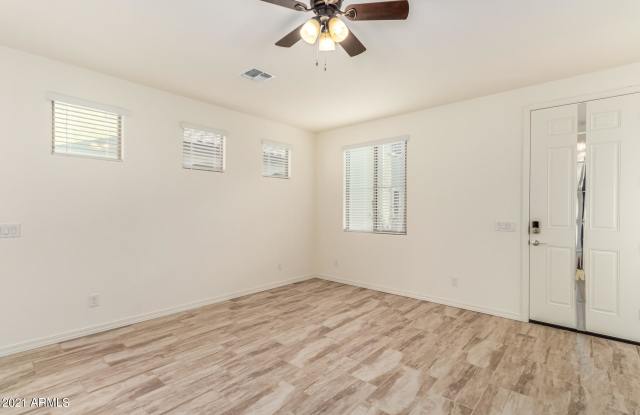 5747 W WARNER Street Gallery 4