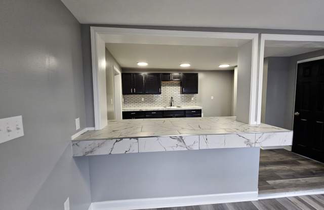 Newly updated 4 bed 2 bath house in the Southside ! photos photos