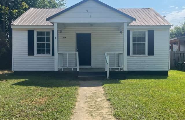 918 9th Avenue Southeast - 918 9th Avenue Southeast, Decatur, AL 35601