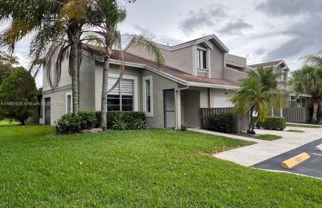 679 Woodgate Cir - 679 Woodgate Circle, Sunrise, FL 33326