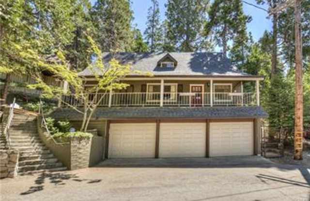 Vintage 5 bedroom Home with Three Car Garage photos photos