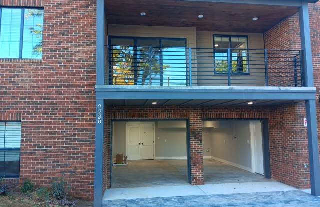 ✴️ Waitlist for Aug2027–Jul2028 Now Open! |10br/10ba Townhome in Fort Sanders | Off Camus Rental Near UTK Gallery 4