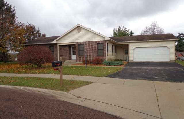 Woodridge Housing - Large 3 and 4 Bedroom Homes in Tomah, WI Gallery 2
