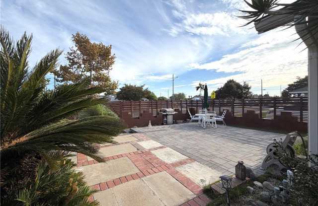 6131 Glenwood Drive Gallery 2