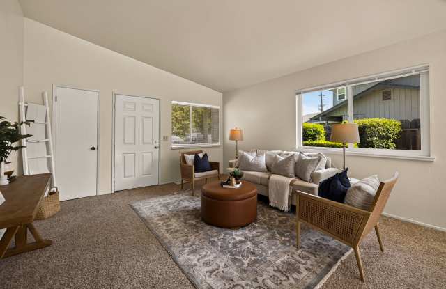 Rare find home with 2-Car Garage, Fenced Yard, with Convenient Location! Gallery 4