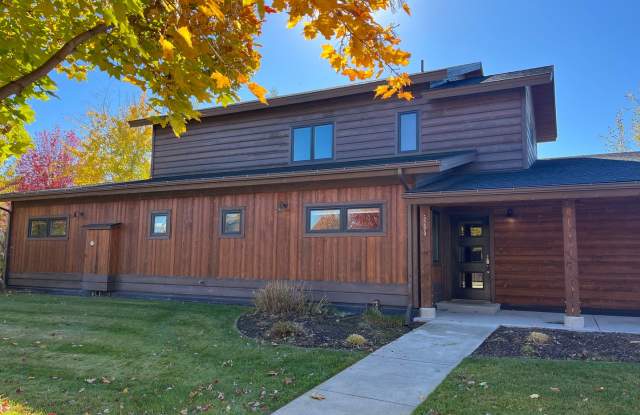 3 Bedroom Unfurnished Whitefish Townhouse Gallery 3