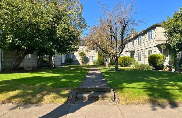 (UNM) Updated Campus Apartment photos photos