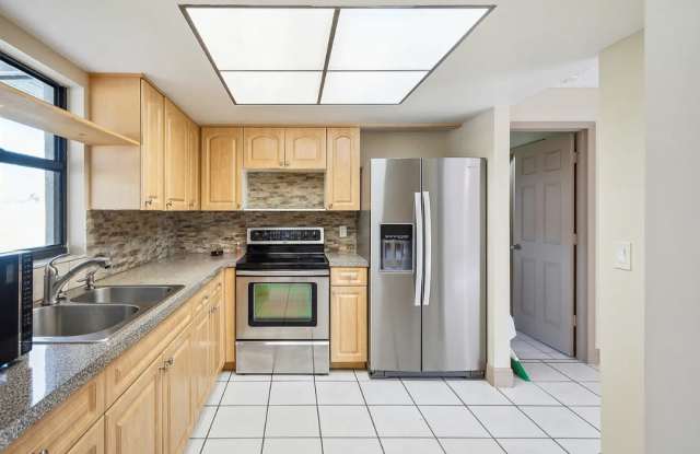 206 Southeast Santa Barbara Place - 206 Southeast Santa Barbara Place, Cape Coral, FL 33990