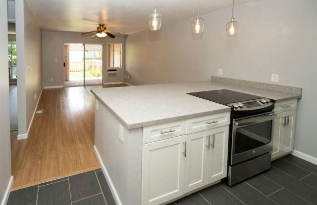 2-Bedroom, 2-Bathroom Home in Waipahu – 2 Parking Stalls & Private Backyard photos photos