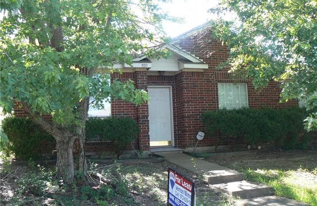 920 Crestwood Drive - 920 Crestwood Drive, Cedar Hill, TX 75104