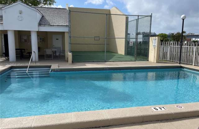 4560 SW 68th Ct Cir Gallery 2