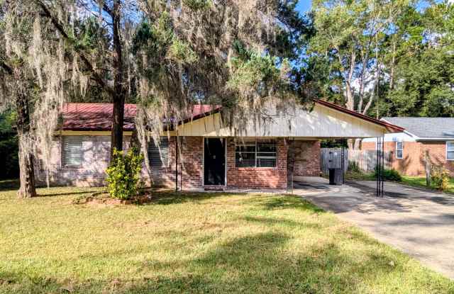 820 Kelly Dr photos photos
