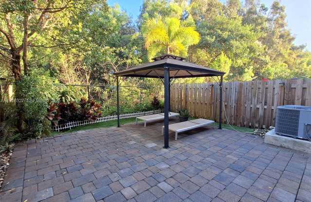 1325 Northwest 208th Terrace photos photos