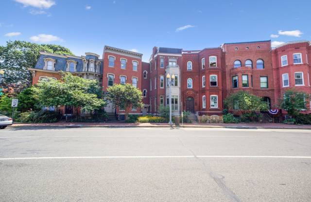 Available Now! 2 Bed/2 Bath With Parking In Logan Circle photos photos