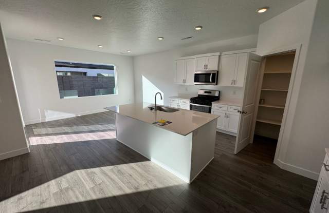 PRICE REDUCED!! 4 Bed Home with office in Starr Springs at Long Valley Washington Home Gallery 3