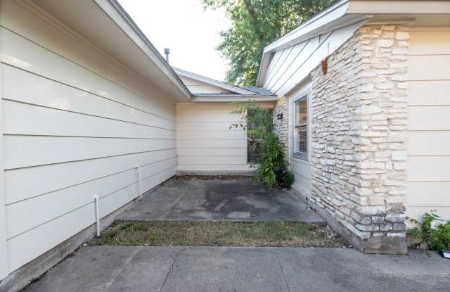 Two Bedroom Duplex - Minutes to N Lamar and Mopac Gallery 2