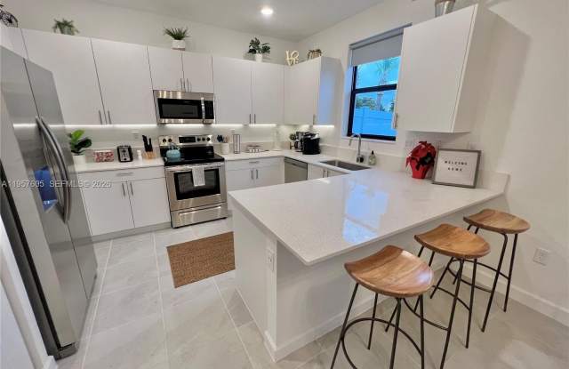 20433 NW 4th Ct photos photos