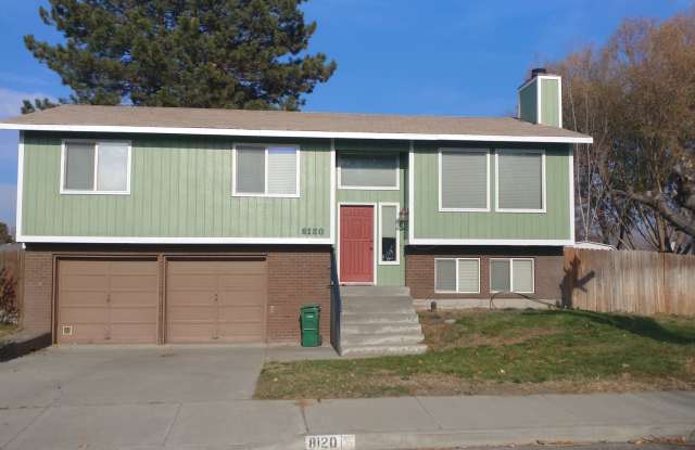 Stylish Split-Level in Central Kennewick with Huge Deck  Bonus Space photos photos