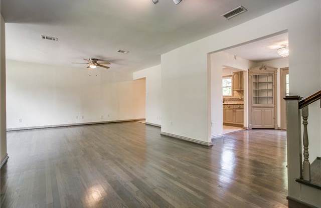 905 Ashwood Drive Gallery 2