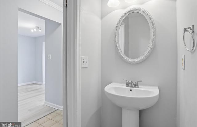 6105 CASTLETOWN Way Gallery 3