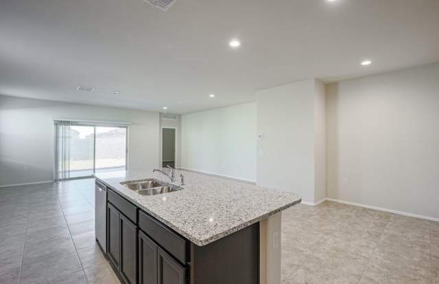 30802 W Mitchell Dr Gallery 1