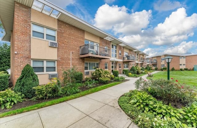 4 Rose Street - 4 Rose Street, Oceanside, NY 11572