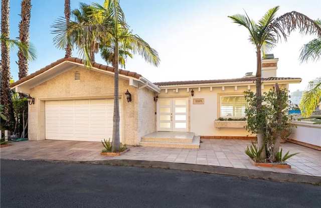 2019 Sunset Plaza Dr photos photos