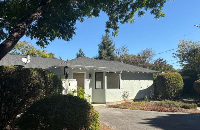 Spacious 3 BR | 2.5 BA Menlo Park Home with Expansive Yard and Flex Spaces Gallery 3