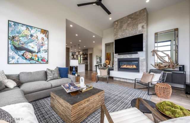 140 W Vista Ridge Road Gallery 4