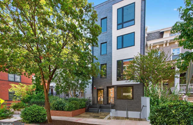 2440 ONTARIO RD NW Gallery 1