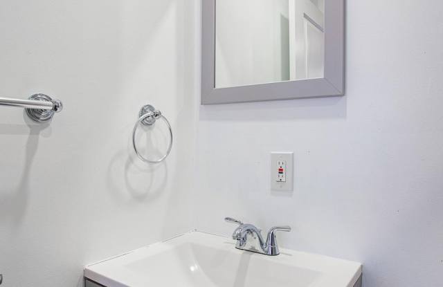 1317 N MYRTLEWOOD STREET photos photos