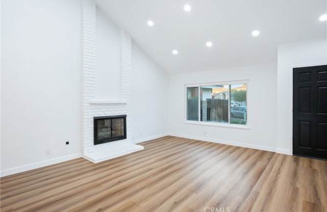 15102 Lorenat Street Gallery 3