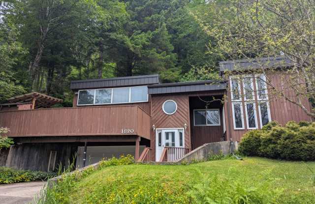 2 bed/2.5 bath single family home w/ bonus room + garage photos photos