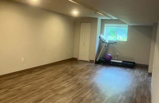 18231 Wisconsin Avenue, Brookfield - 2 Bedroom Condo Gallery 3