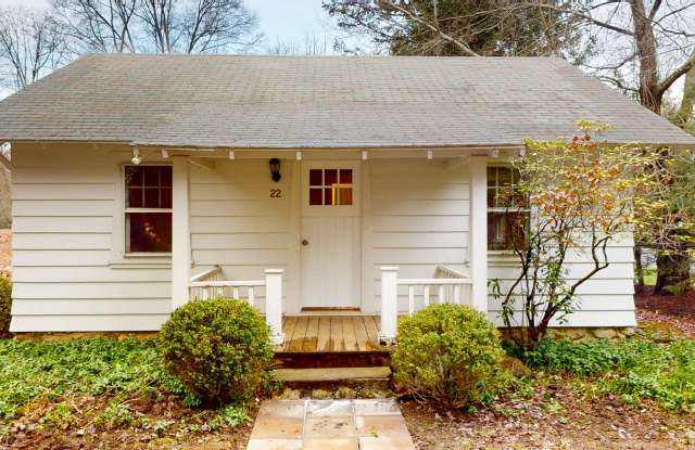 Spacious One Bedroom Cottage in Greenwich photos photos