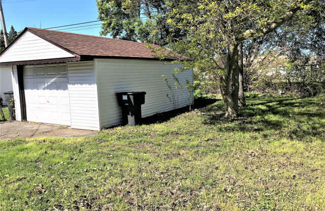 3 bedroom 1 Bath Bungalow - Now Available! PRICE DROP!! Gallery 3