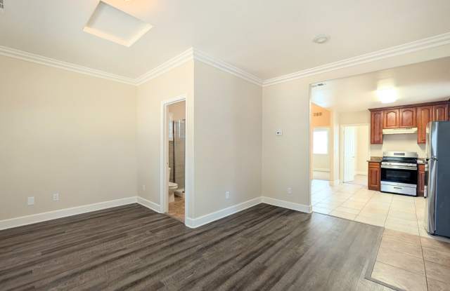 GREAT DOWNTOWN LOCATION!! GATED PARKING! Gallery 3