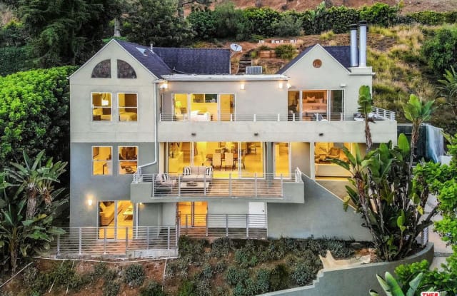 2760 LA CUESTA Drive - 2760 La Cuesta Drive, Los Angeles, CA 90046