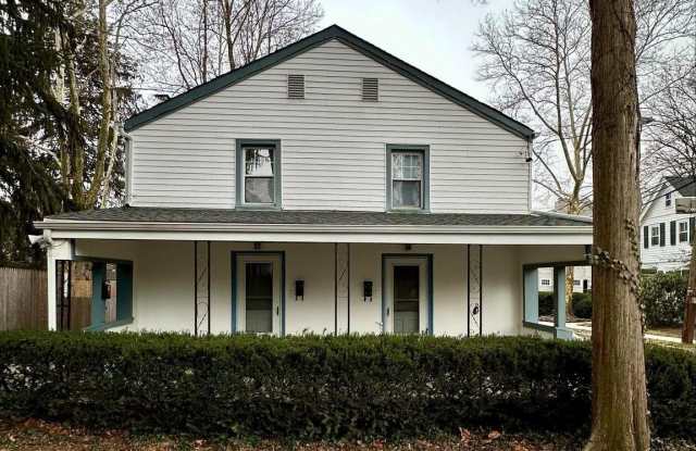 2 TITUS Avenue unit: 3 photos photos