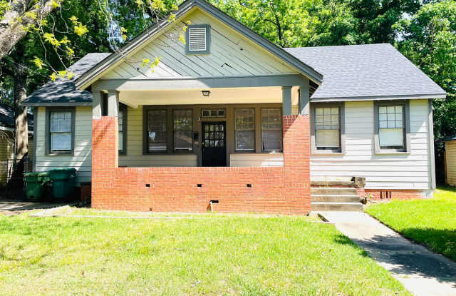 ** 3 Bed 2 Bath located in Capitol Heights ** Call 334-366-9198 to schedule a self showing photos photos