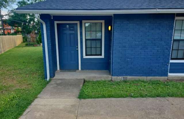 900 East Leslie Circle Gallery 1