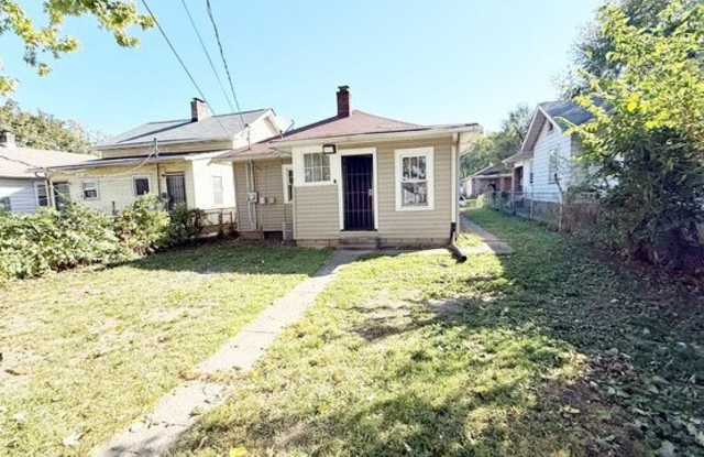 742 North Bradley Avenue Gallery 2