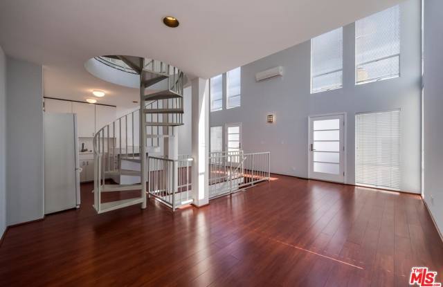 110 FLEET Street - 110 E Fleet St, Los Angeles, CA 90292