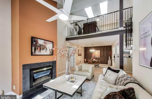 10021 VANDERBILT CIR photos photos